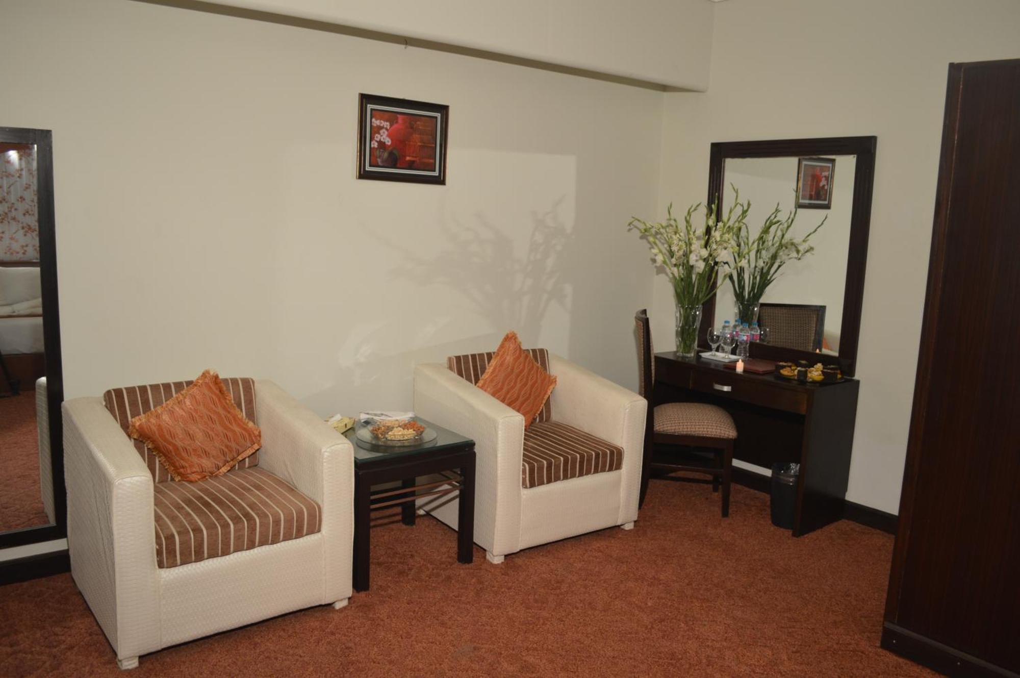 Fort Continental Hotel Peshawar Exterior foto