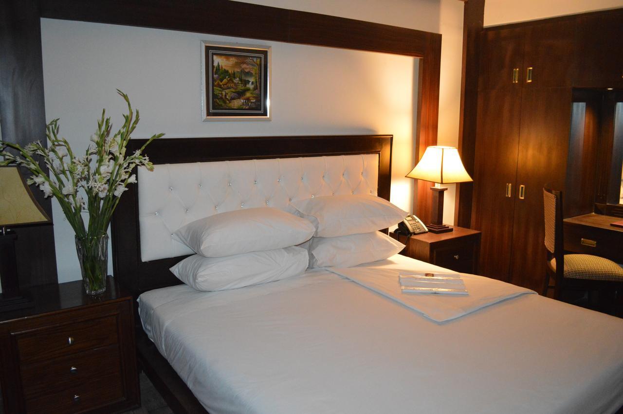 Fort Continental Hotel Peshawar Habitación foto